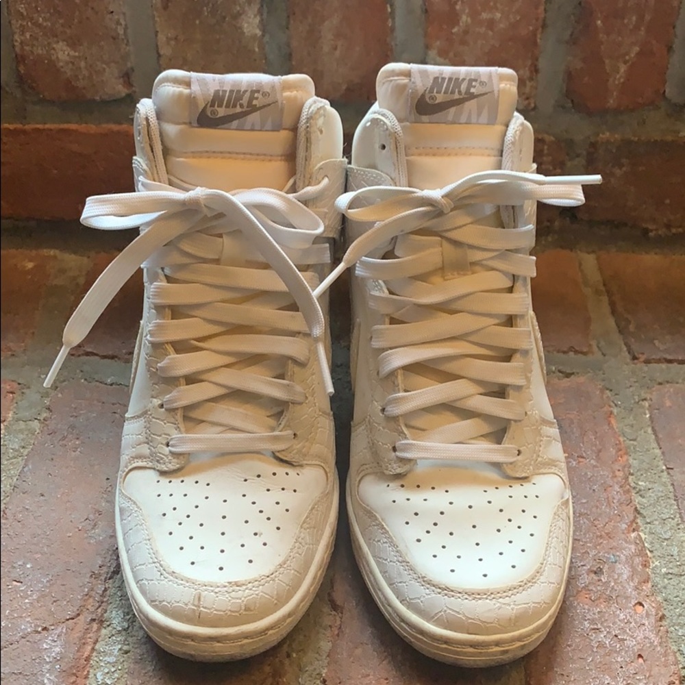 Nike hidden heel sneaker women’s US size 7